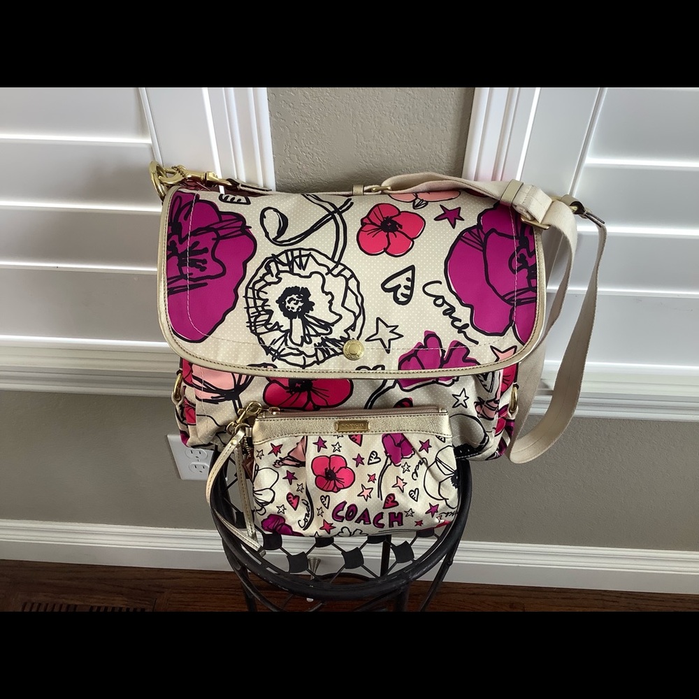 Coach poppy travel bag with wristlet